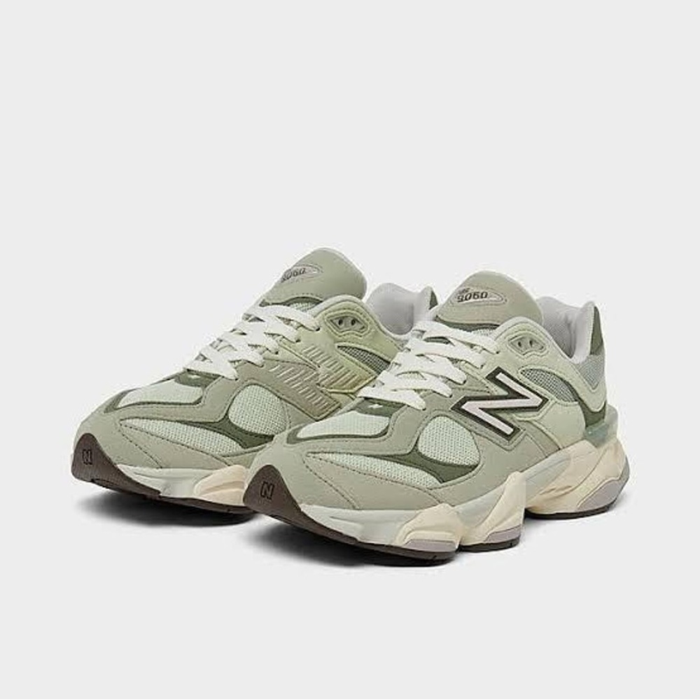 New Balance 9060
Boys' Grade School - Picture 2 of 8